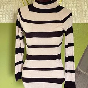 BCBG MAXAZRIA Women’s long -sleeved stripes top Size S